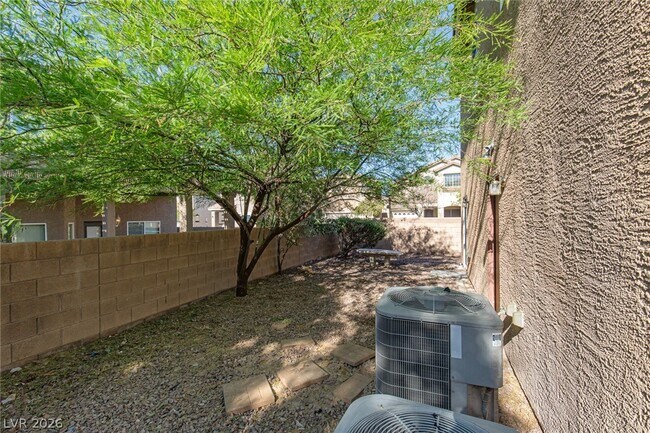 Building Photo - 5163 Tunnel Falls Dr