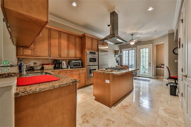 Building Photo - 1005 Memorial Village Dr