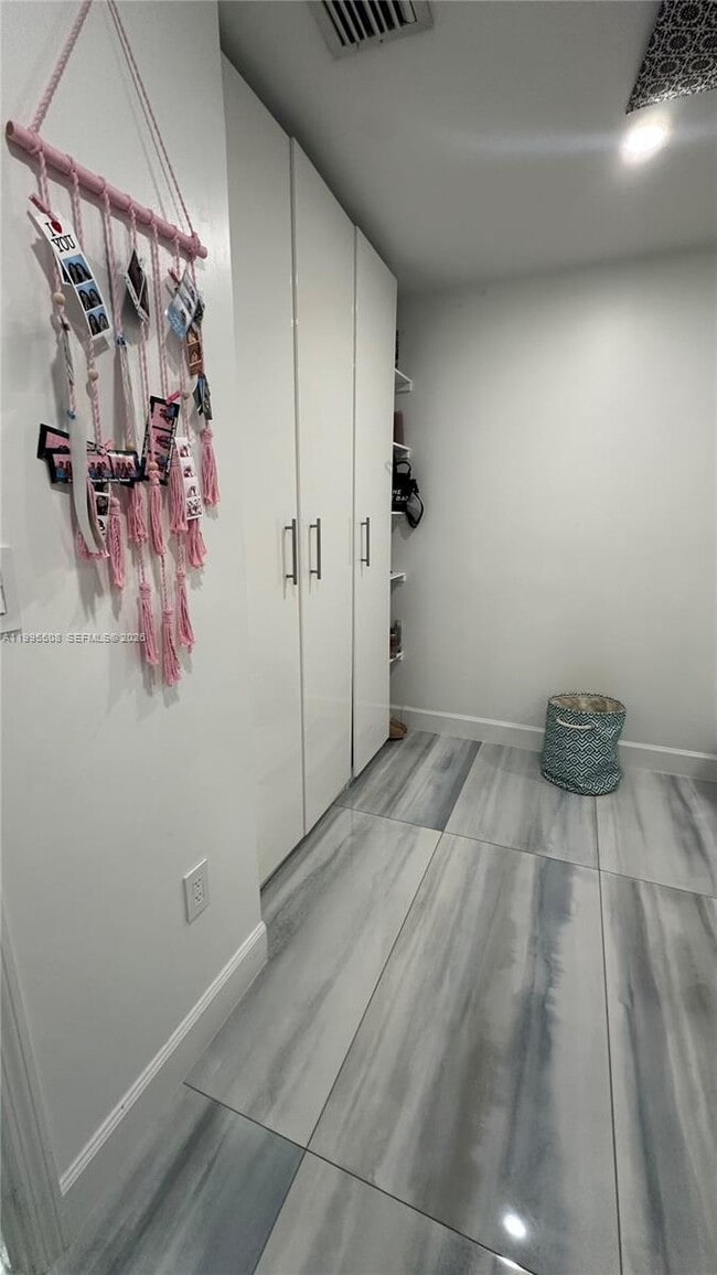 Building Photo - 13411 SW 17th Ct