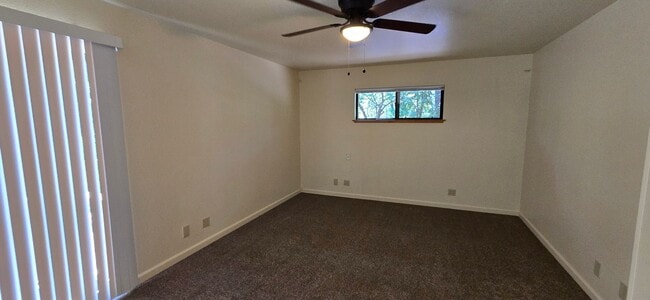 Building Photo - Spacious 3-bedroom, 2-bath multi-family home