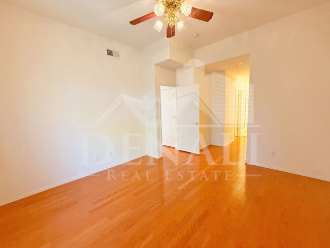 Building Photo - 15802 N Hidden Valley Ln