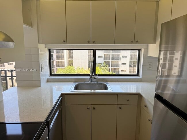 Building Photo - 16919 N Bay Rd