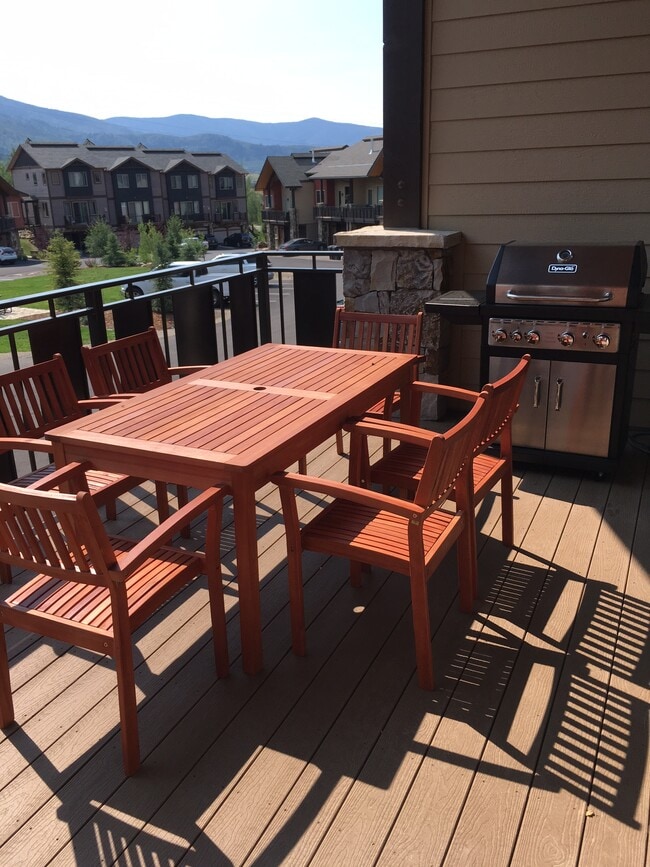 Building Photo - 635 Clermont Cir