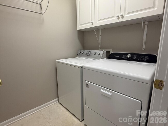 Building Photo - 8611 Dennington Grove Ln