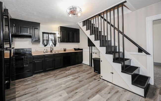 Building Photo - 3 Clark Rd