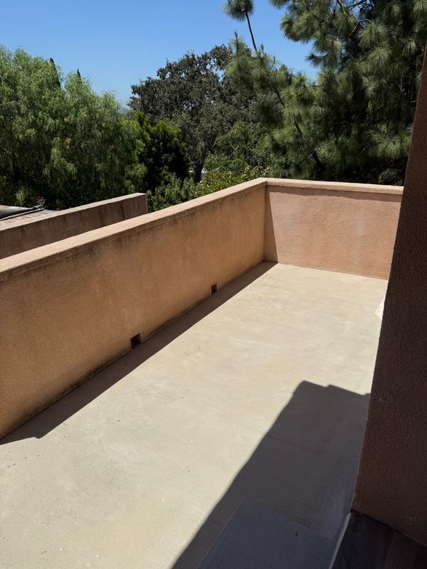 Building Photo - 1769 Los Feliz Dr