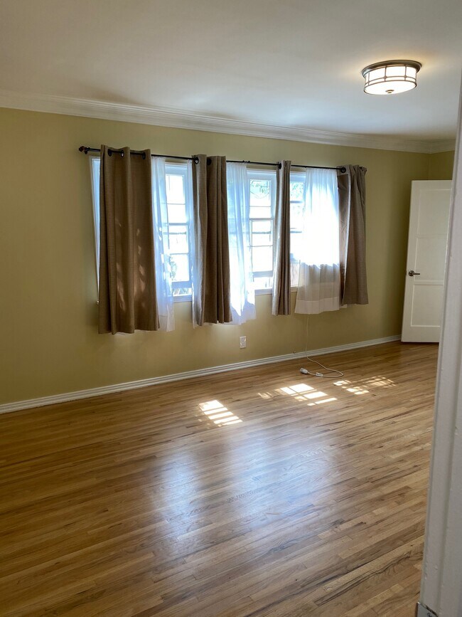 Master Bedroom - 1530 S Beverly Dr