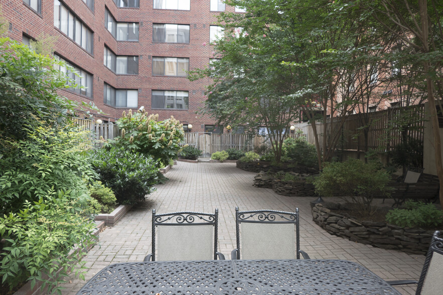 courtyard - 1245 13th St NW