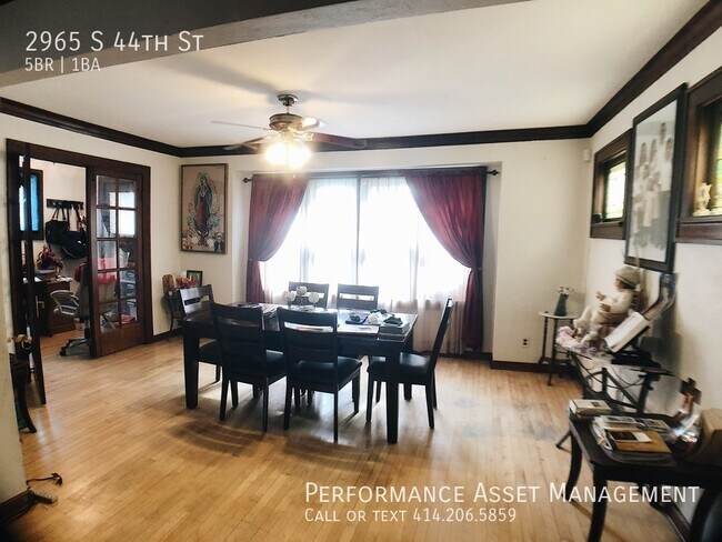 Building Photo - Stunning 5BD Unit with a Beautiful Backyard!