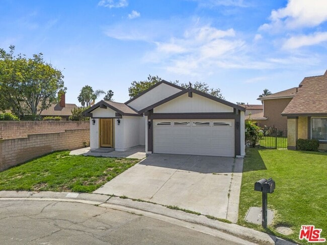 Building Photo - 13 Pepper Ct