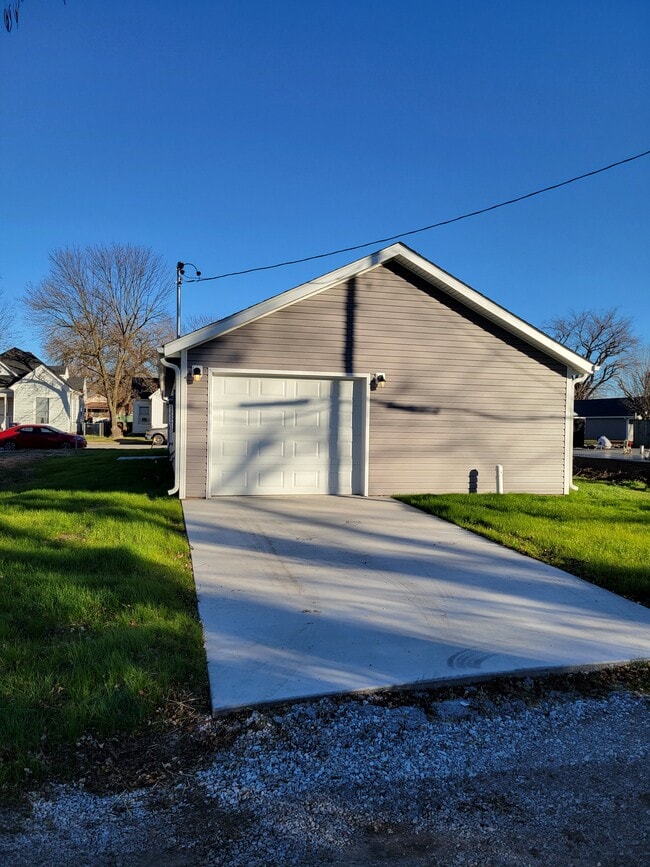 Building Photo - 618 N Tom St