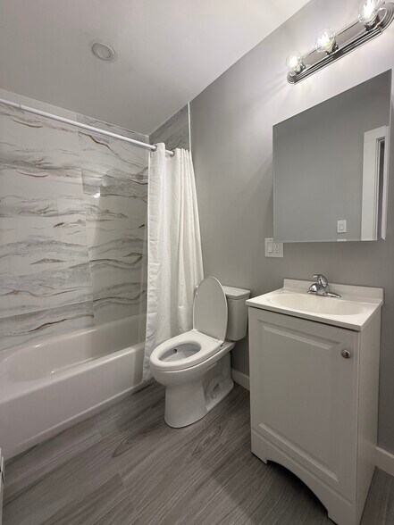 Building Photo - 565 Hyde Park Ave