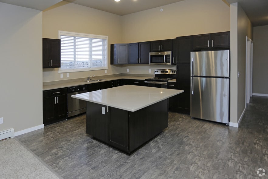 Kitchen - Pinecrest Apartment Homes