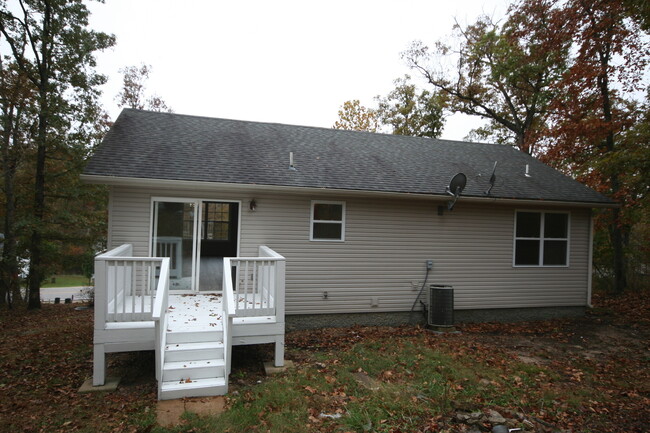 Building Photo - 3 bedroom home in Lake Ozark