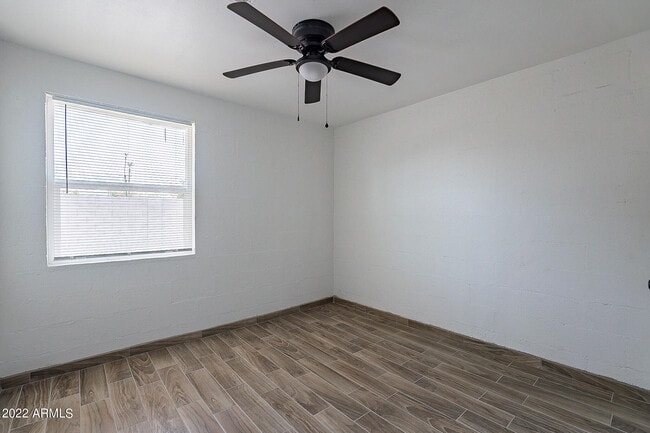 Building Photo - 37 E El Parque Dr