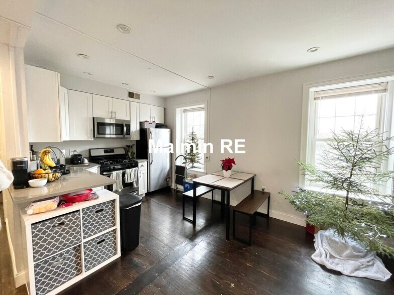 Primary Photo - 998 Tremont St