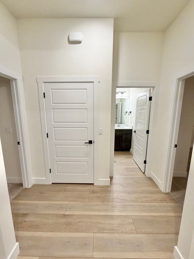 Building Photo - Beautiful 3 Bed Home!