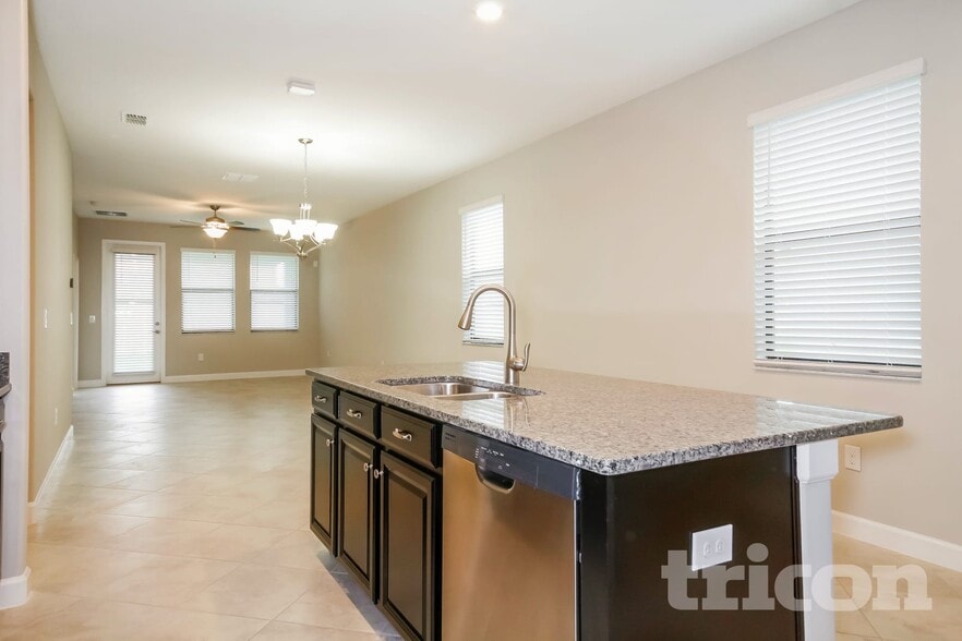 Building Photo - 9735 Ivory Dr