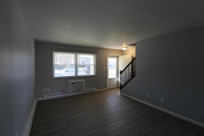 Building Photo - 708 N Main St