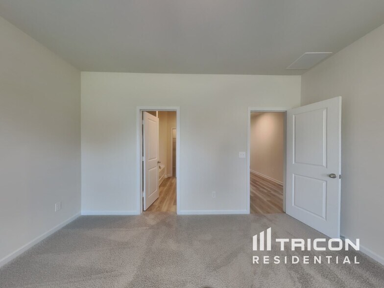 Building Photo - 239 Oliver Dr