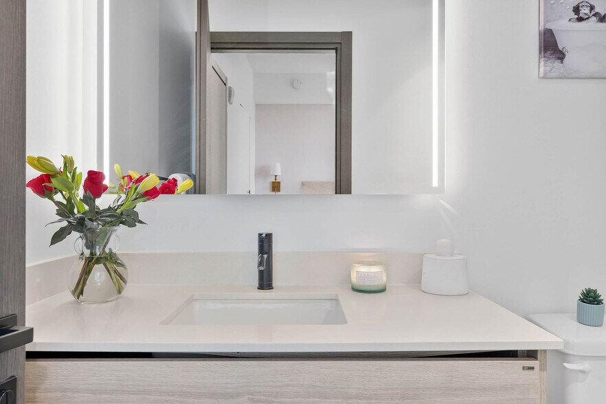 Building Photo - 398 NE 5th St