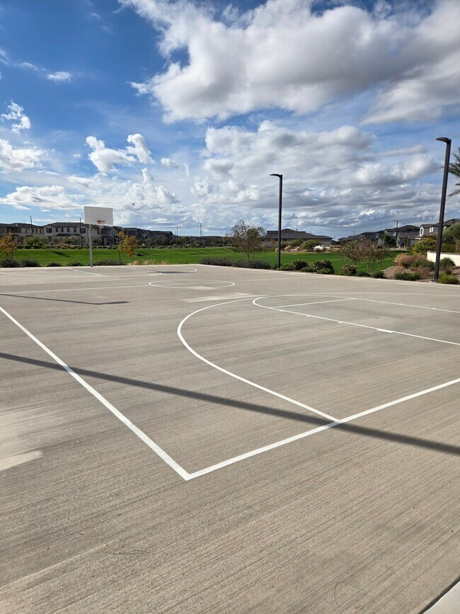 Building Photo - 713 W Longwood Dr