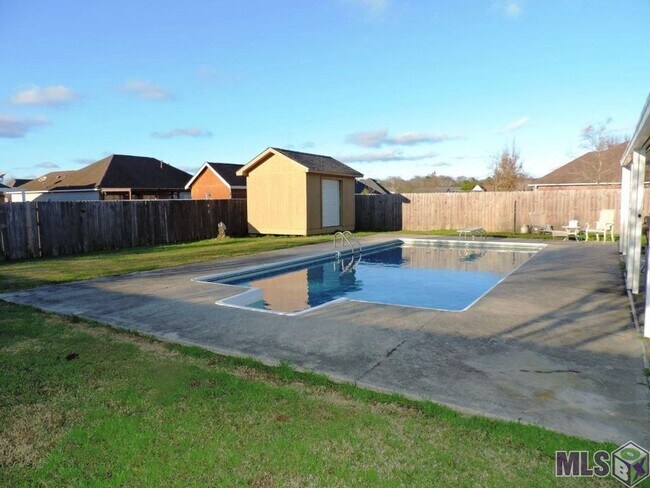 Building Photo - Beautiful 3-Bedroom, 2-Bath Home in Denham...