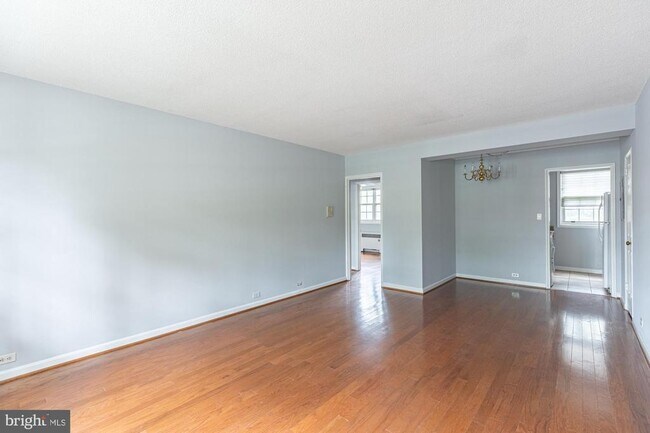 Building Photo - 201 N George Mason Dr