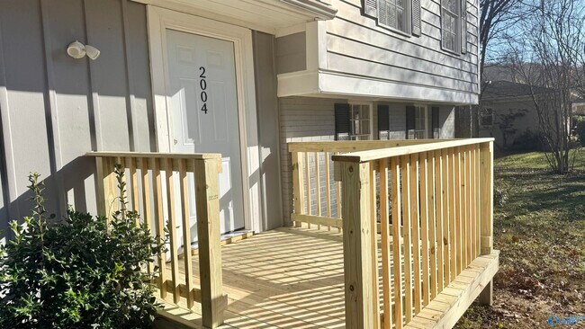 Building Photo - 2004 Chambers Dr NE