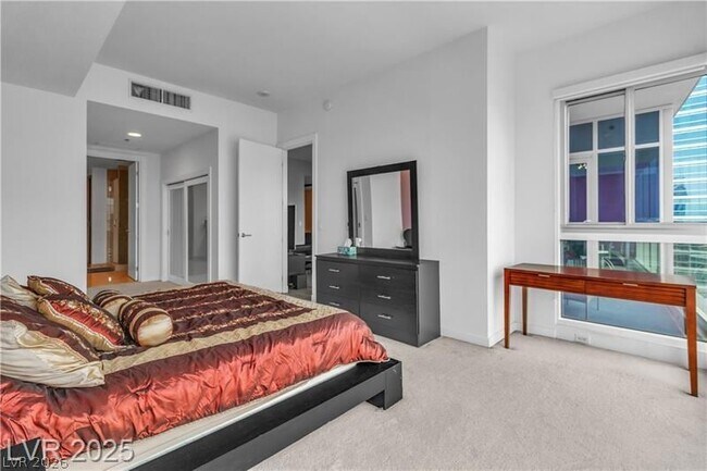 Building Photo - 4525 Dean Martin Dr