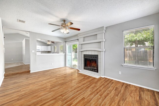 Building Photo - 2102 Bluebonnet Dr