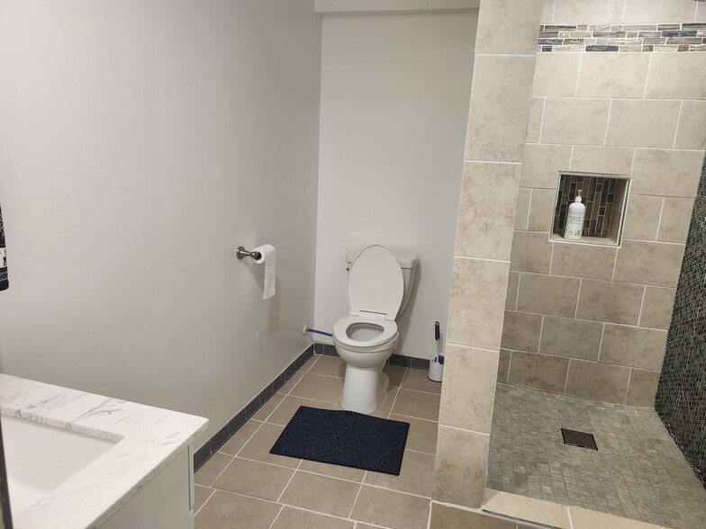 Morden bathroom - 60 Manors Mill Rd