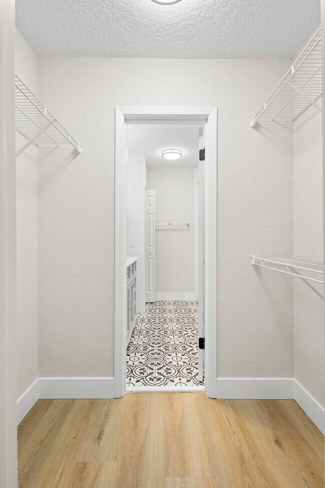 Building Photo - 805 Clake St