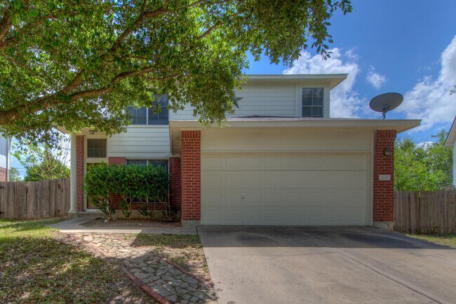 Building Photo - Very clean 4 BR 2.5 Bath