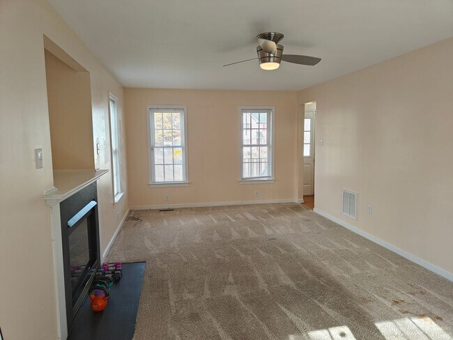 Building Photo - 5 Bedroom home in Henrico