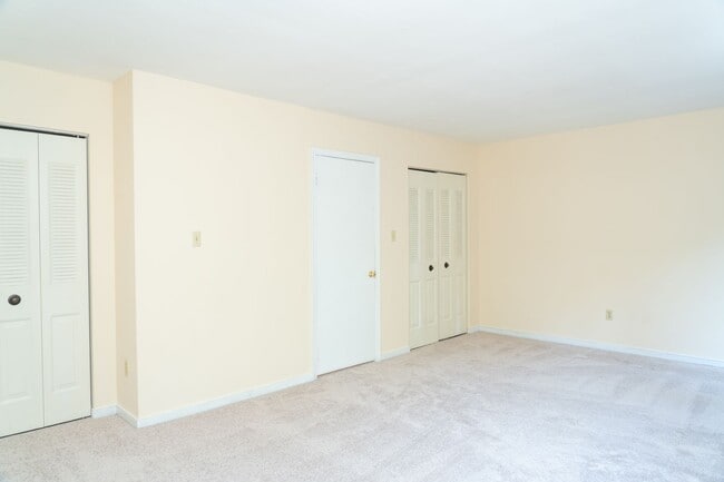 Building Photo - 1054 Cheshire Ct