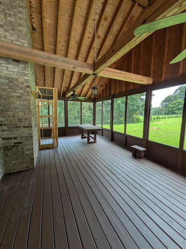 Building Photo - 102 Huntington Ridge Rd
