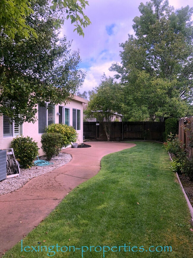 Building Photo - Stunning, 3 Bed, 2 Bath, +Office, Home near Gayaldo Park in Rocklin!