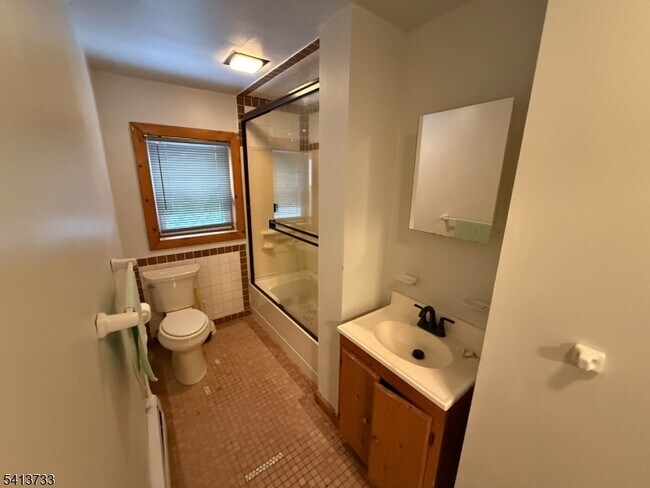 Building Photo - 81 Main St