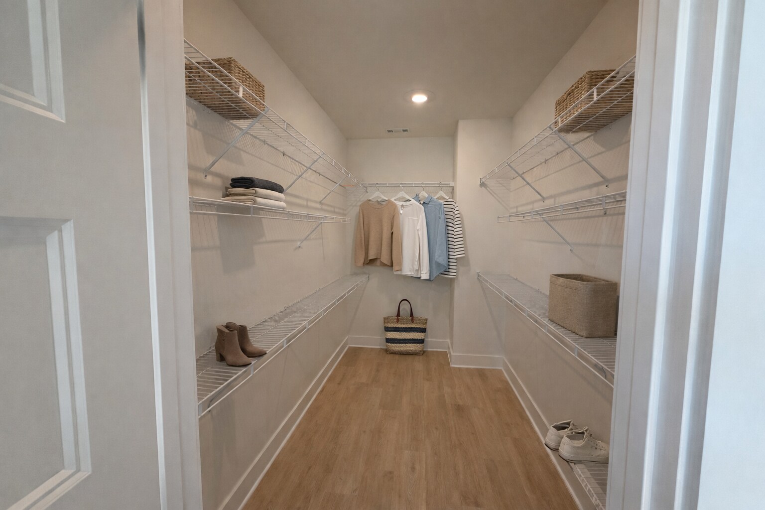 Primary closet - 7650 Mistflower Cir