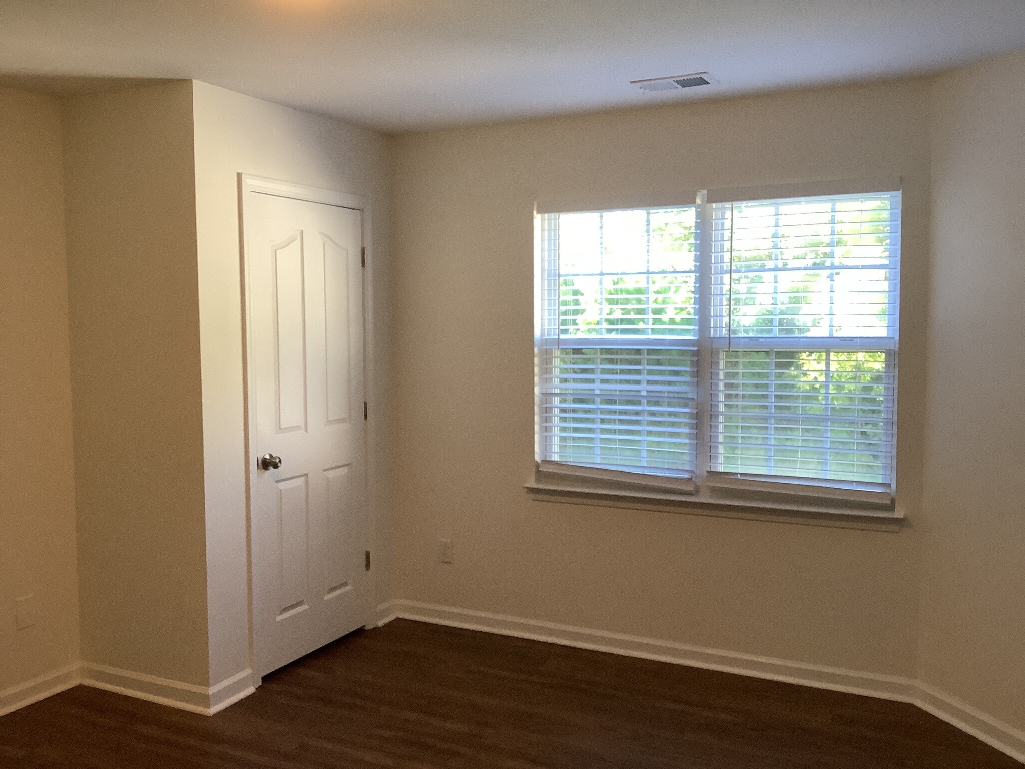 Building Photo - 3749 Sipes Ln