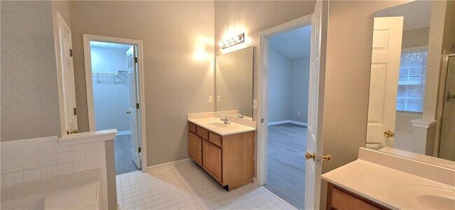 Building Photo - 610 James Ridge Dr