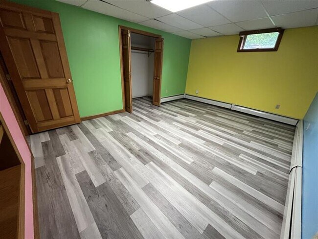 Building Photo - Three Bedroom Single Family House for Rent...