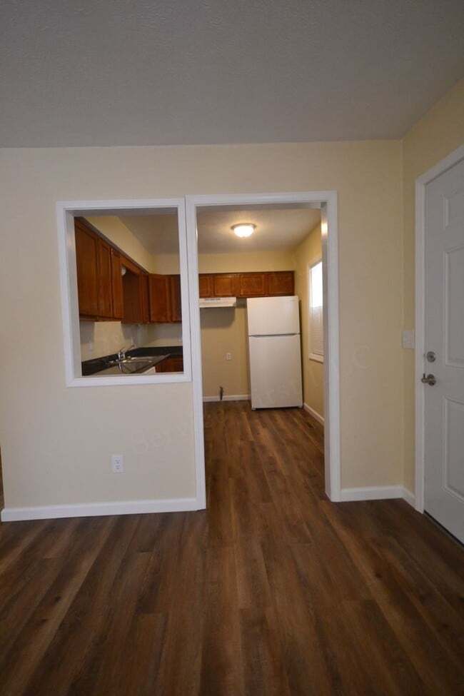 Building Photo - Lockwood Duplex