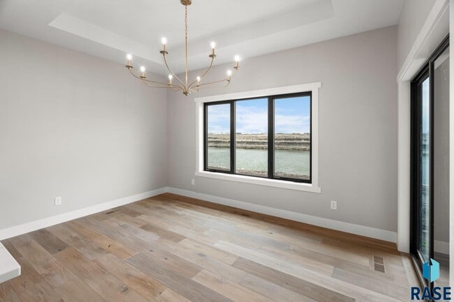 Building Photo - 1137 N Thompson Ave