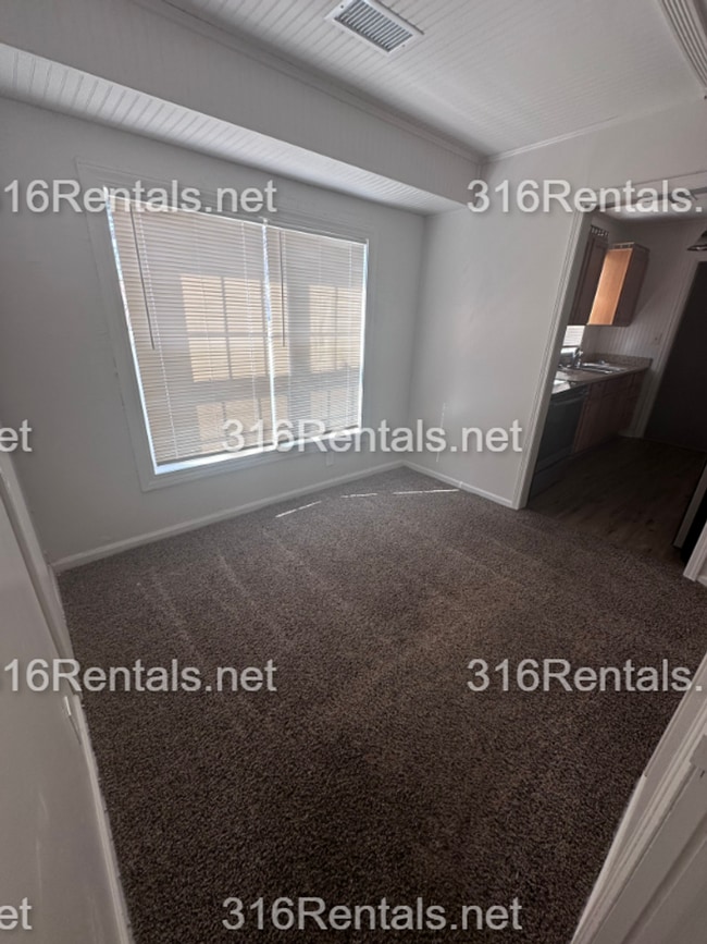 Building Photo - $970 - 2 bedroom / 1 bathroom - Single Family Home