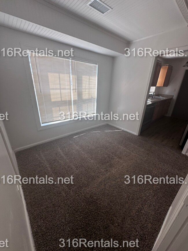 Building Photo - $970 - COMING SOON! 2 bedroom / 1 bathroom - Single Family Home
