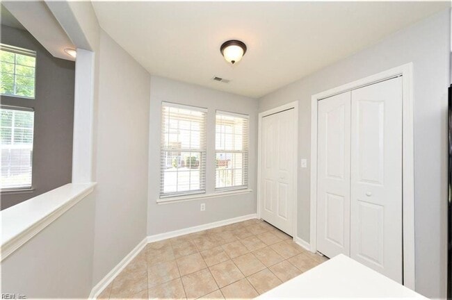 Building Photo - 176 White Cedar Ln