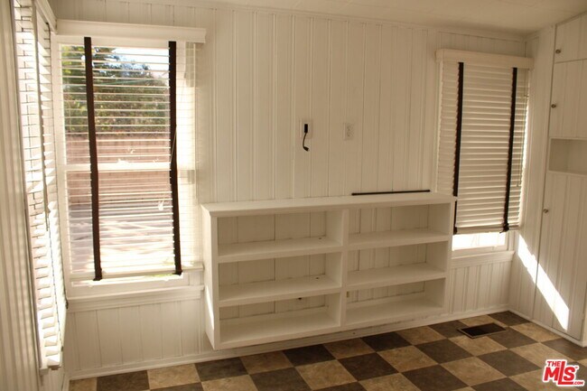 Building Photo - 1020 Hi Point St