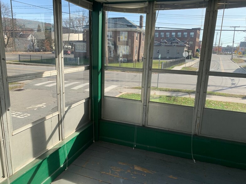 Sunroom - 88 Roxbury St